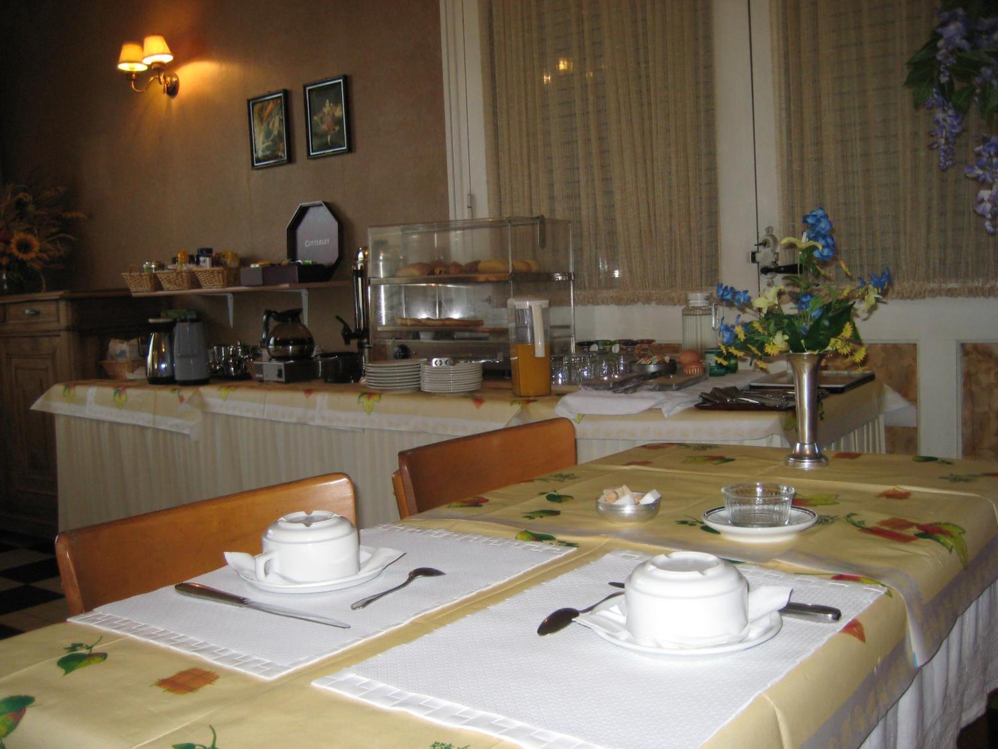 Hotel Bellevue De Tradition Familiale Morcenx Bagian luar foto
