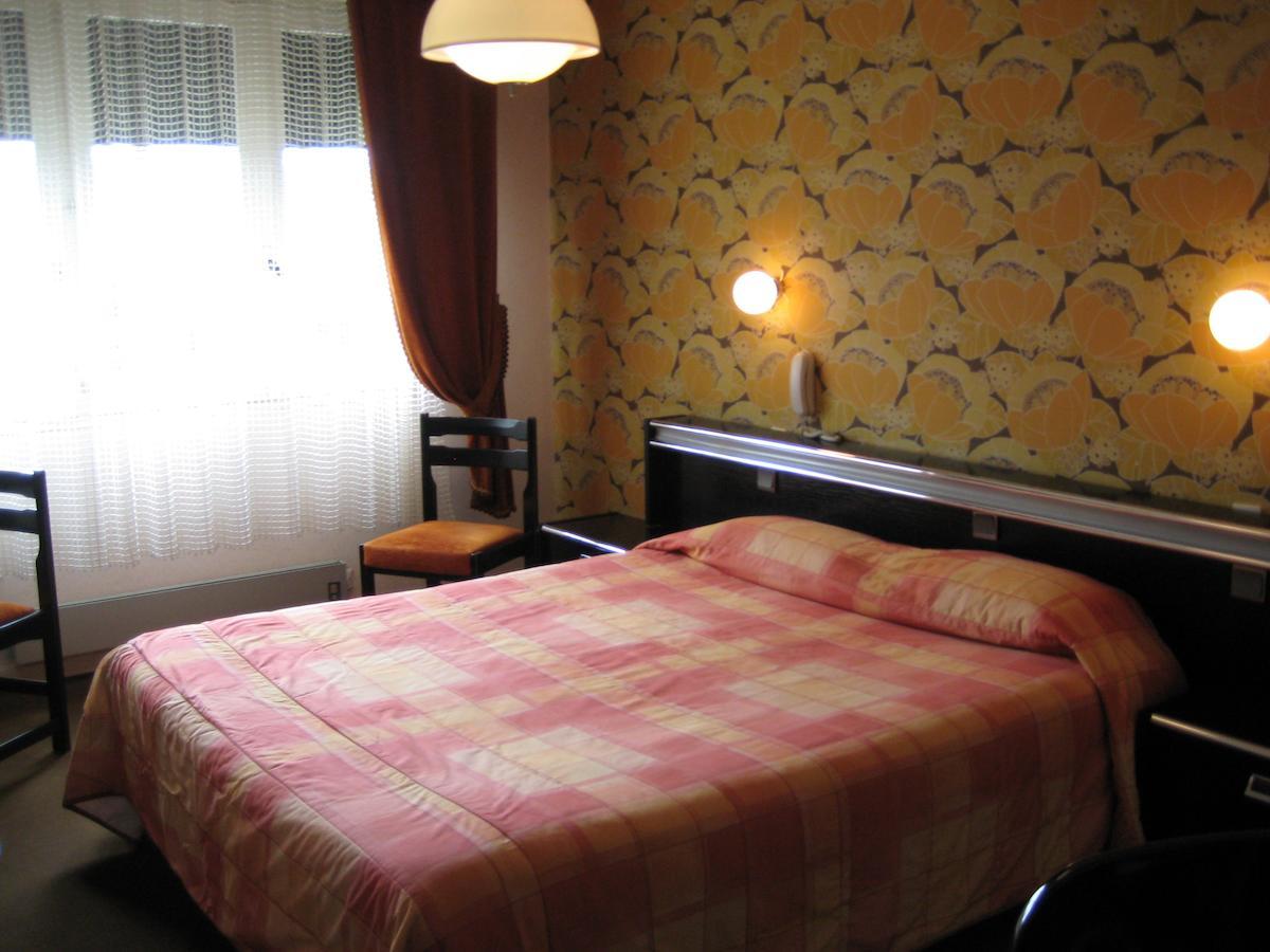 Hotel Bellevue De Tradition Familiale Morcenx Ruang foto