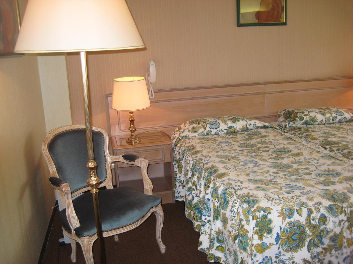 Hotel Bellevue De Tradition Familiale Morcenx Ruang foto