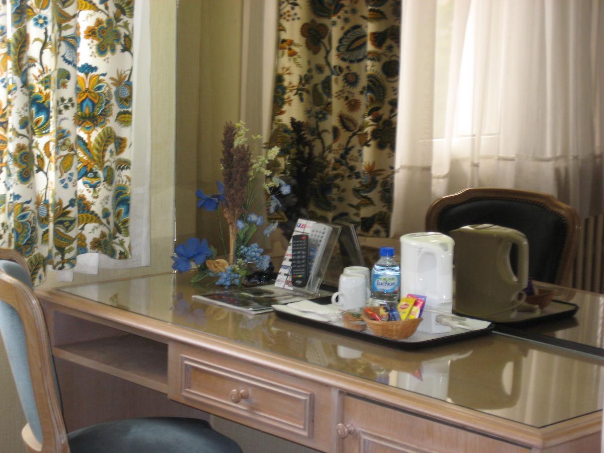 Hotel Bellevue De Tradition Familiale Morcenx Ruang foto