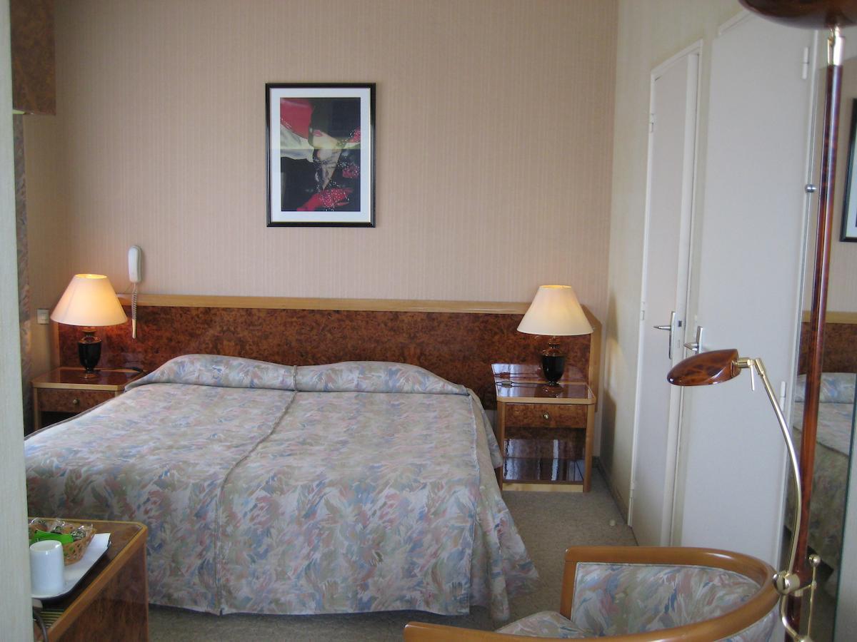 Hotel Bellevue De Tradition Familiale Morcenx Ruang foto